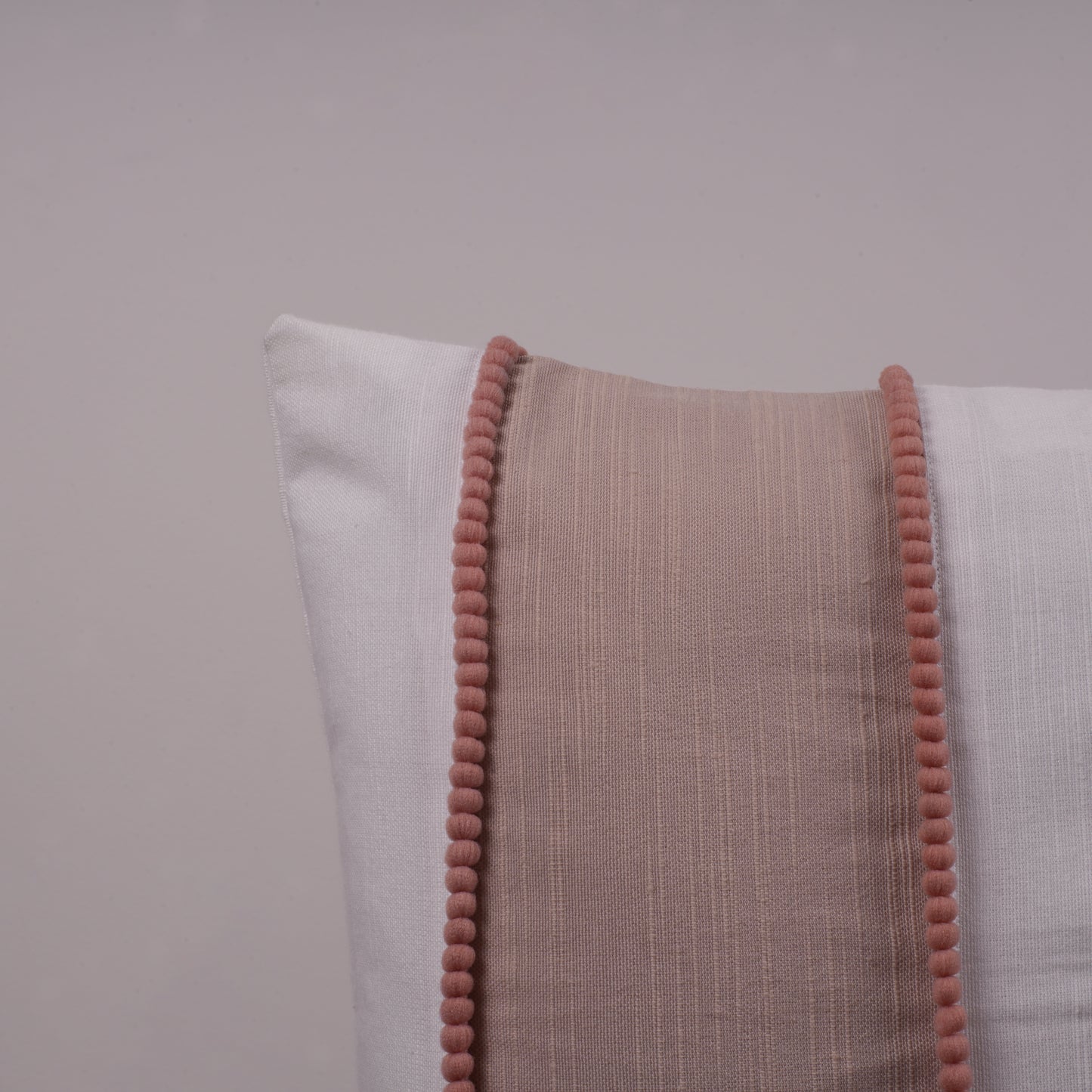 Rose dust colour-block cushion - Filled
