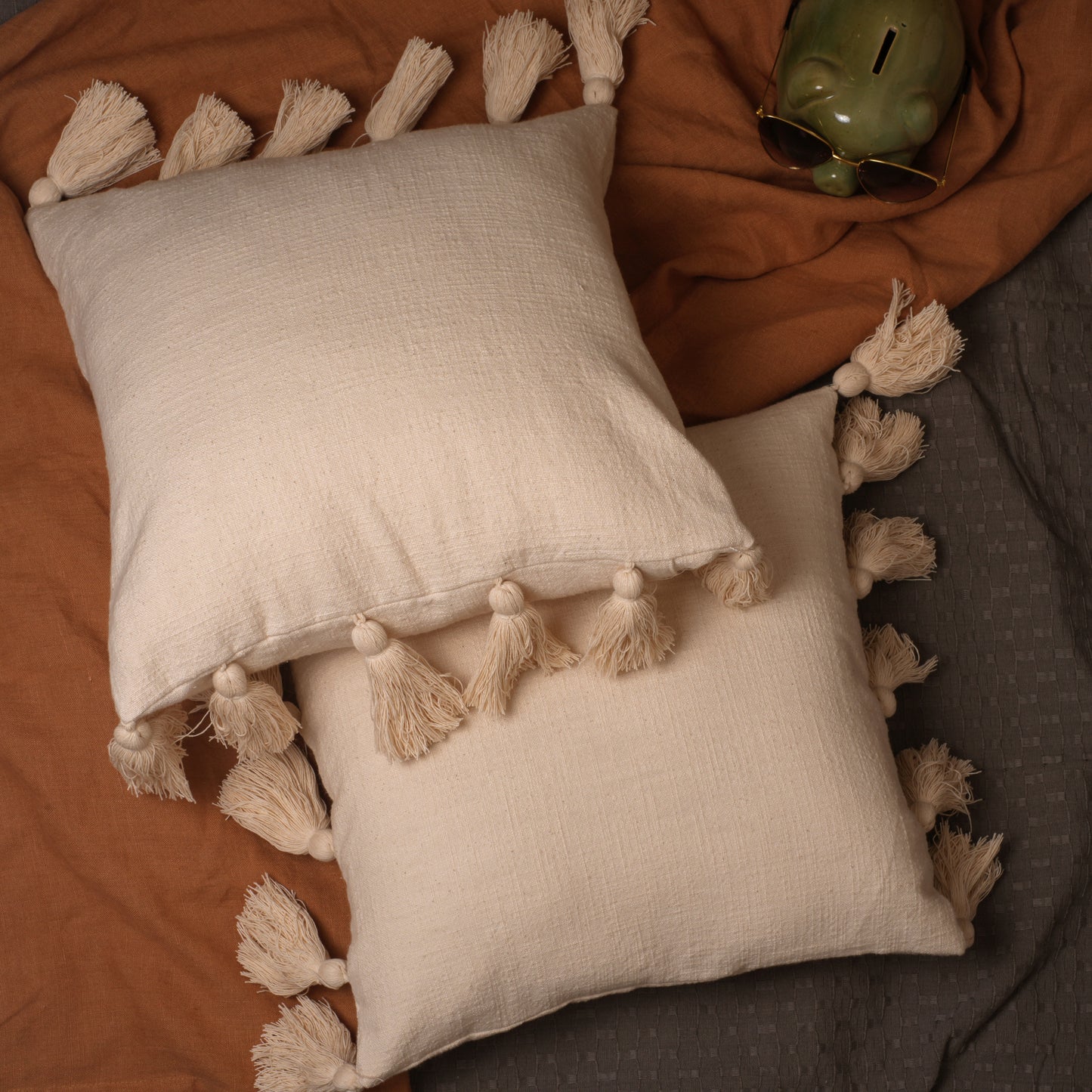 Crème tasseled cushion - Filled