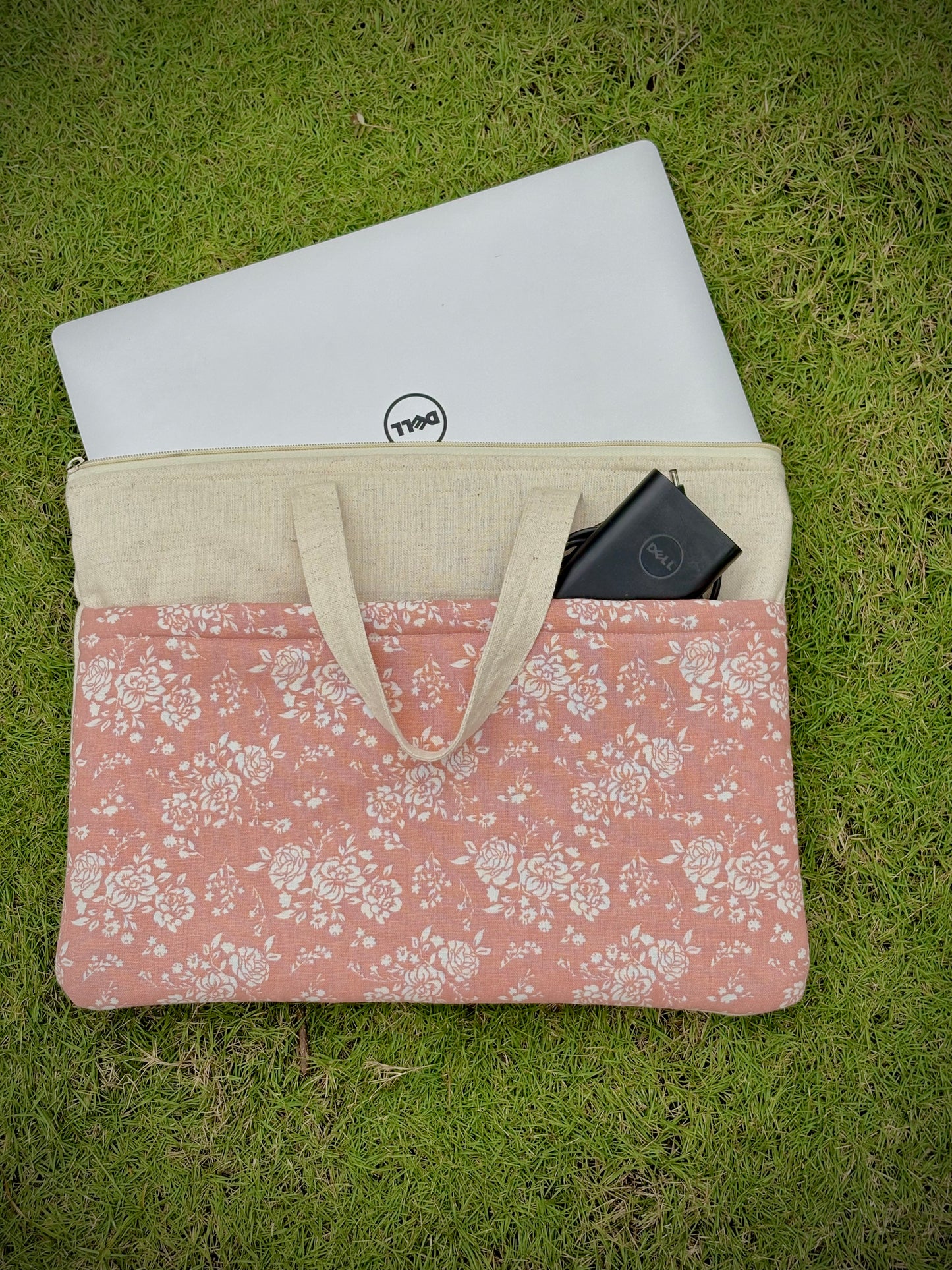Subtle blossom laptop sleeve - 15 inches